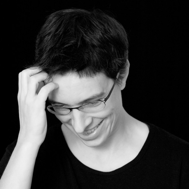 head_scratch_by_Eberhard Schorr